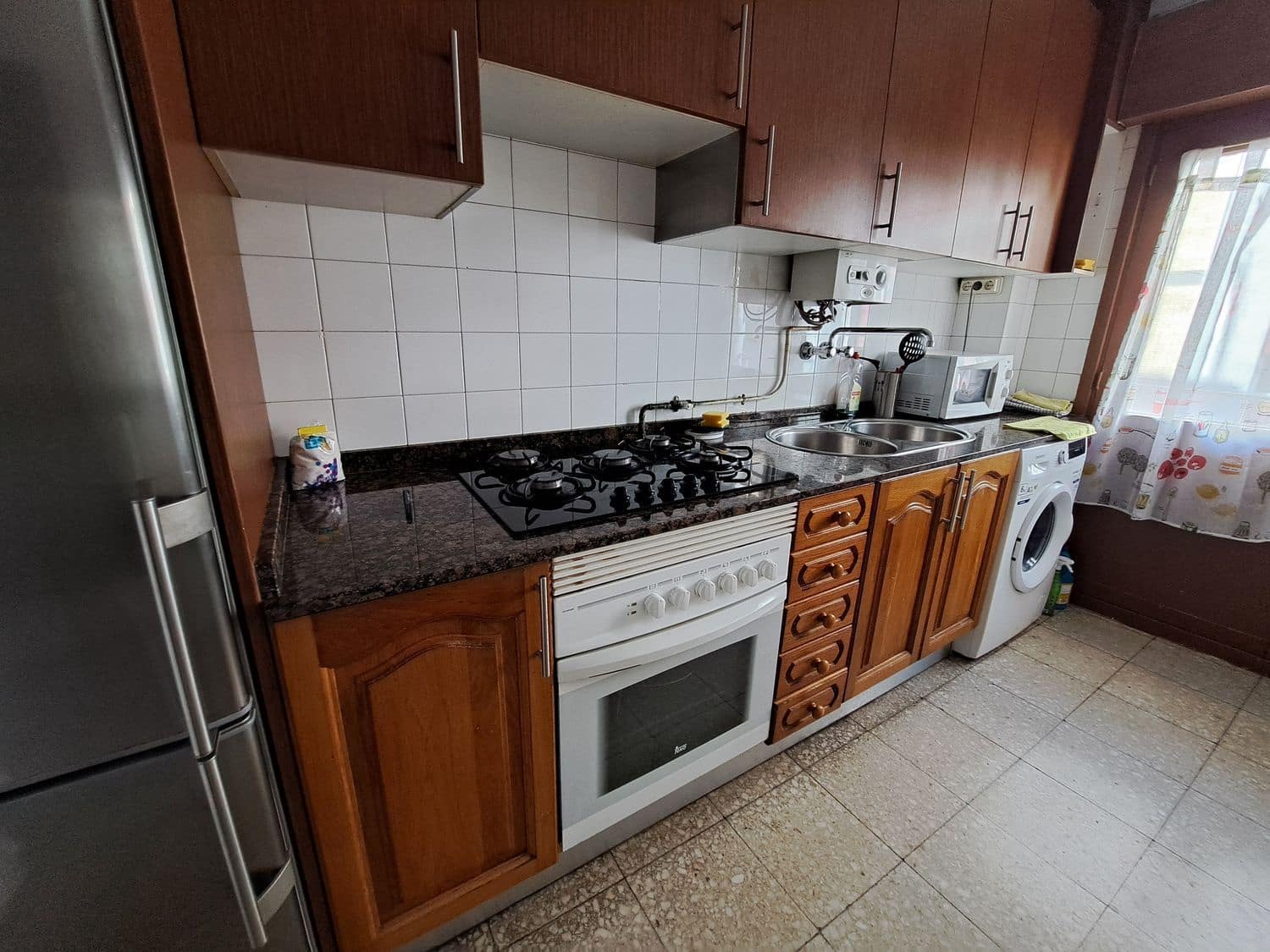 3 slaapkamer Appartement te huur in Gijon met garage - € 900 (Ref: 9275686)