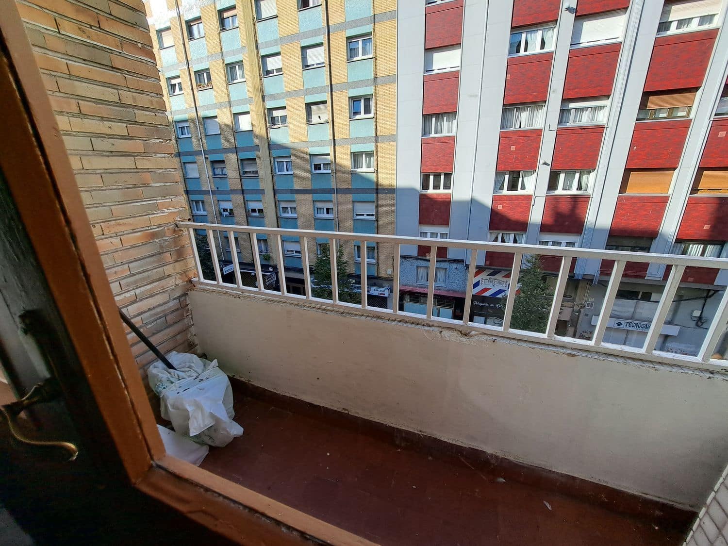 3 slaapkamer Appartement te huur in Gijon met garage - € 900 (Ref: 9275686)