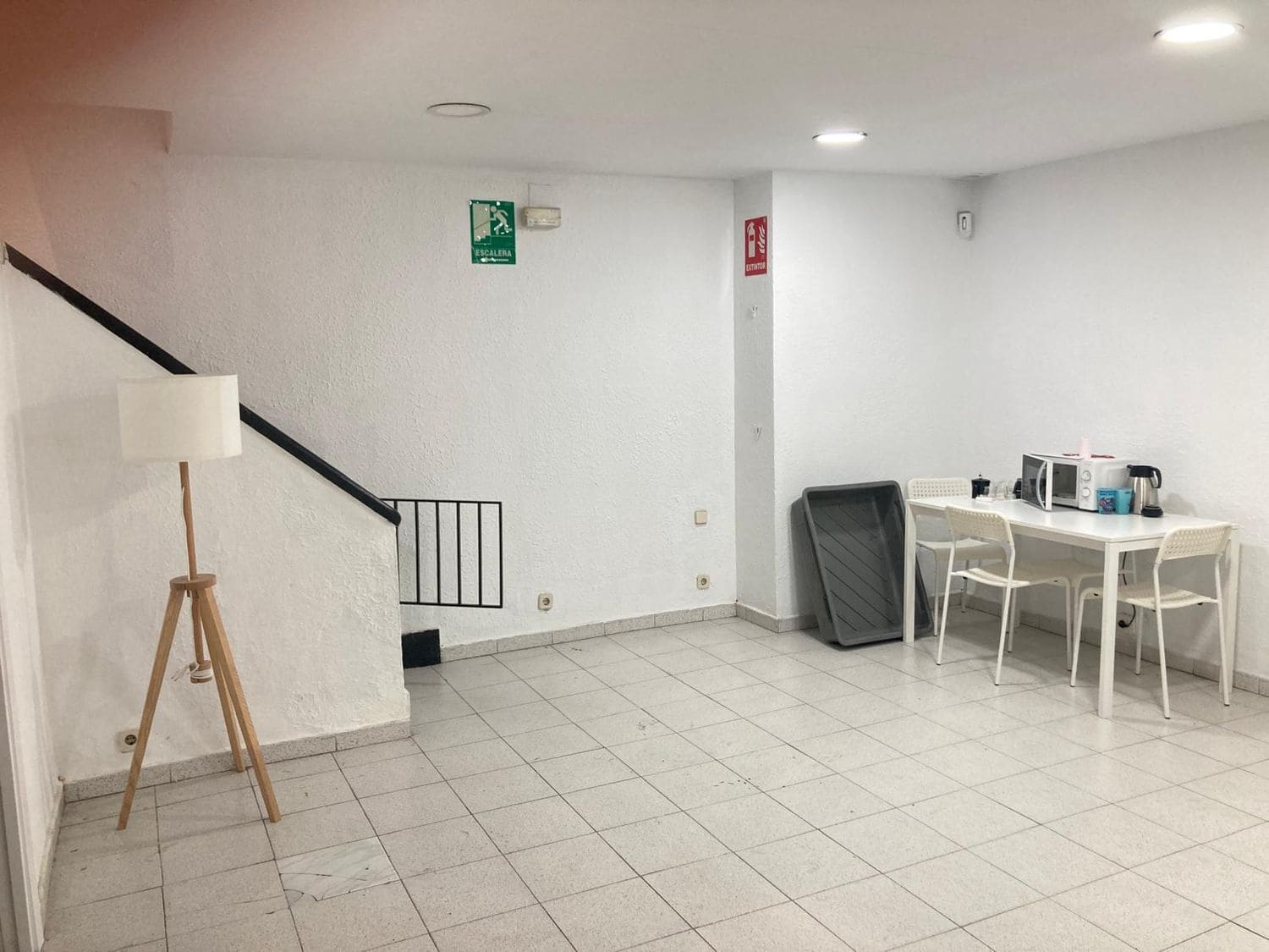 Commercieel te huur in Madrid stad - € 1.400 (Ref: 9304862)
