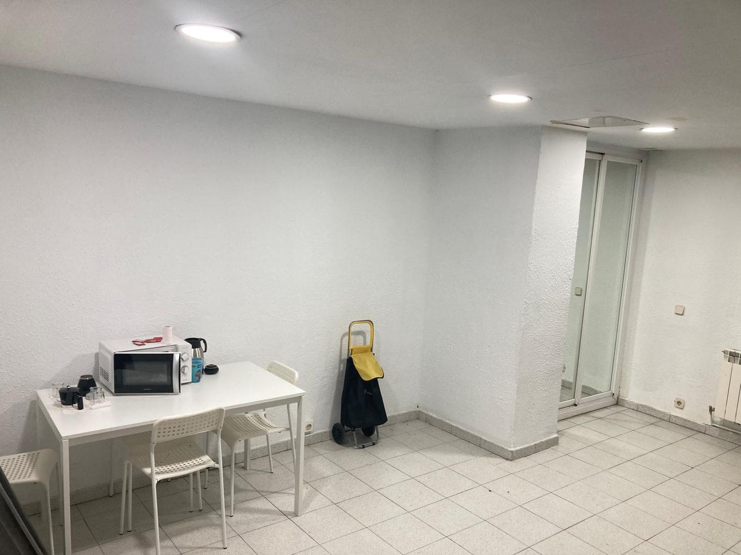 Commercieel te huur in Madrid stad - € 1.400 (Ref: 9304862)