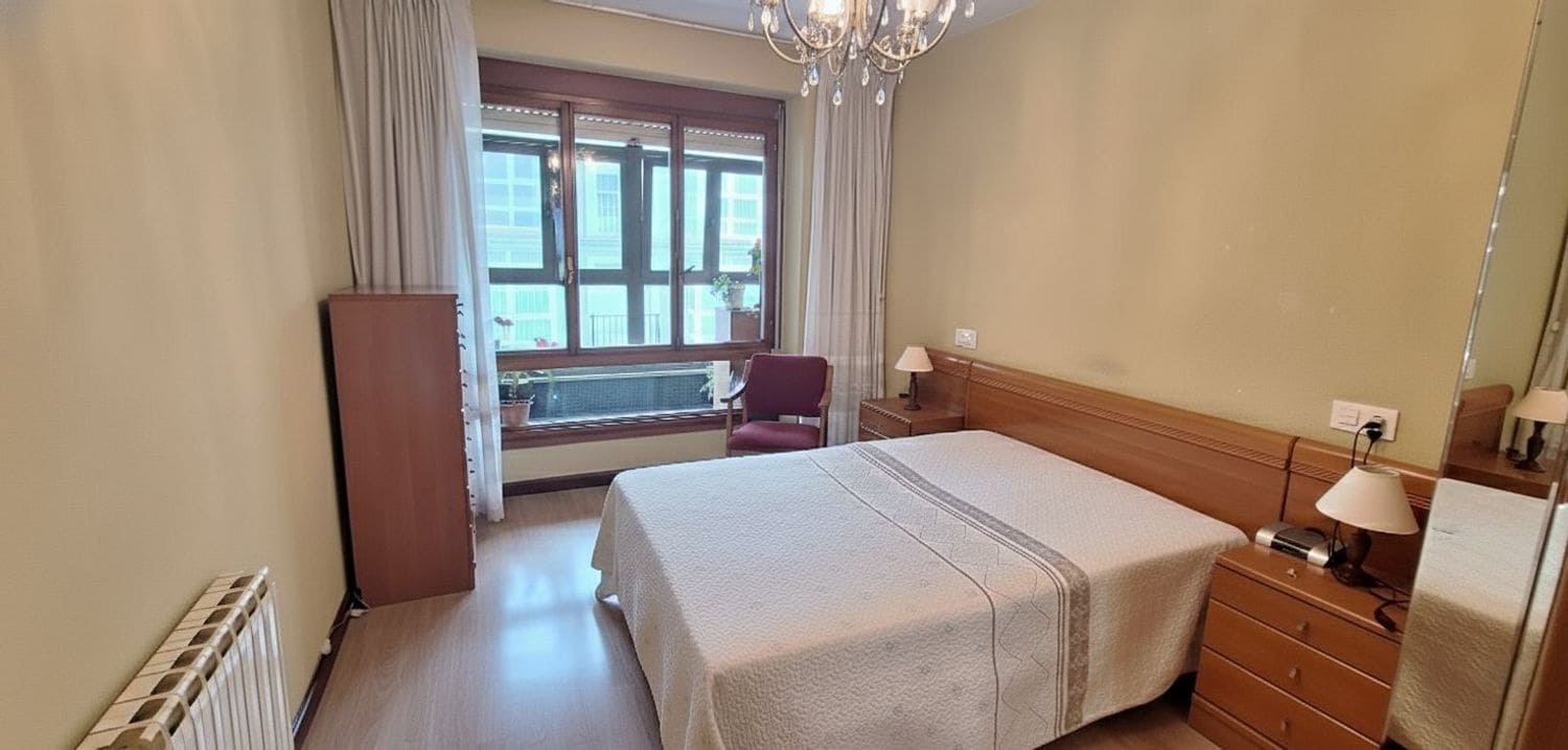 3 bedroom Apartment for sale in Gijon with garage - € 350,000 (Ref: 9317093)