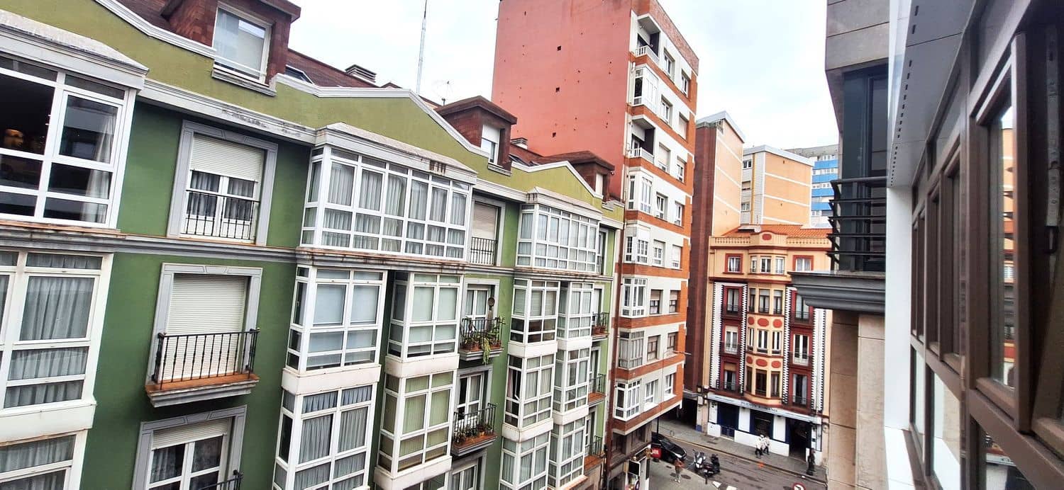 3 bedroom Apartment for sale in Gijon with garage - € 350,000 (Ref: 9317093)
