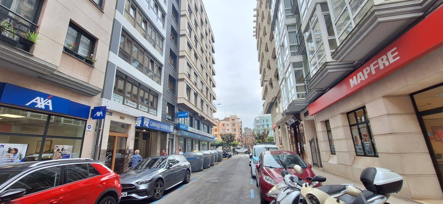 3 bedroom Apartment for sale in Gijon with garage - € 350,000 (Ref: 9317093)