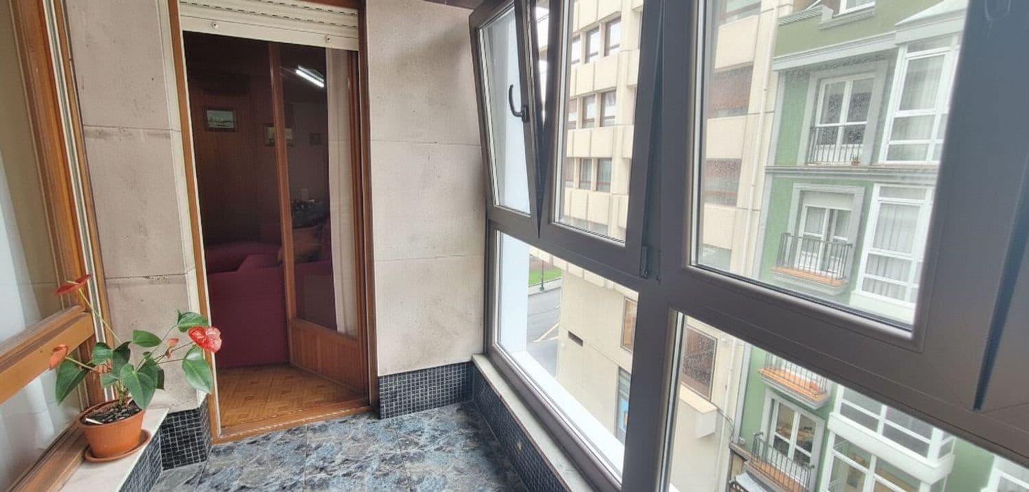 3 bedroom Apartment for sale in Gijon with garage - € 350,000 (Ref: 9317093)