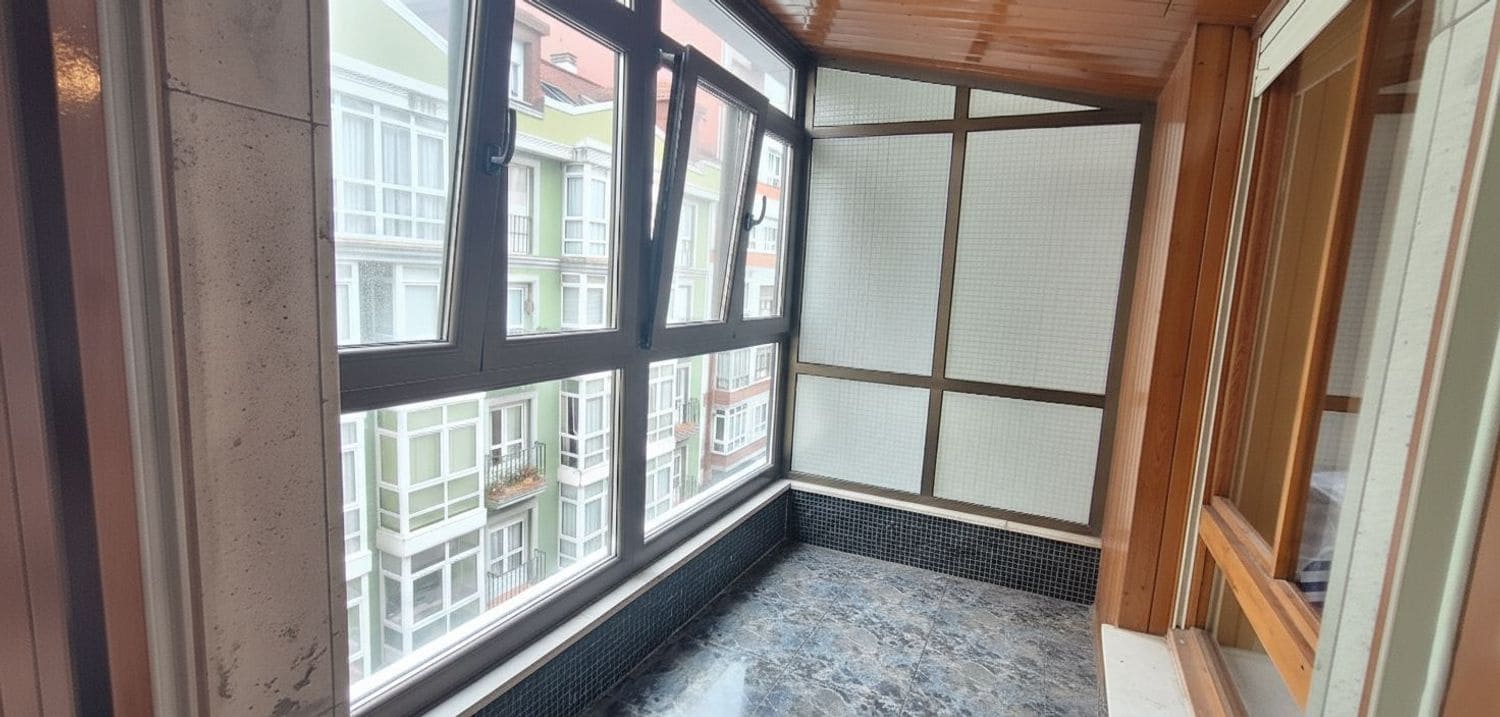 3 bedroom Apartment for sale in Gijon with garage - € 350,000 (Ref: 9317093)