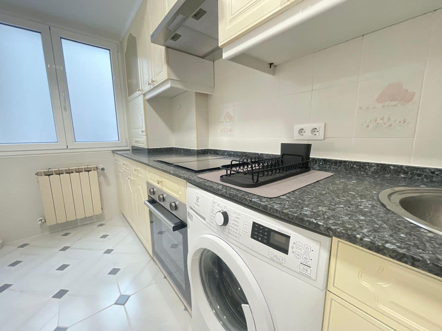 3 bedroom Apartment for rent in Gijon with garage - € 975 (Ref: 9321515)