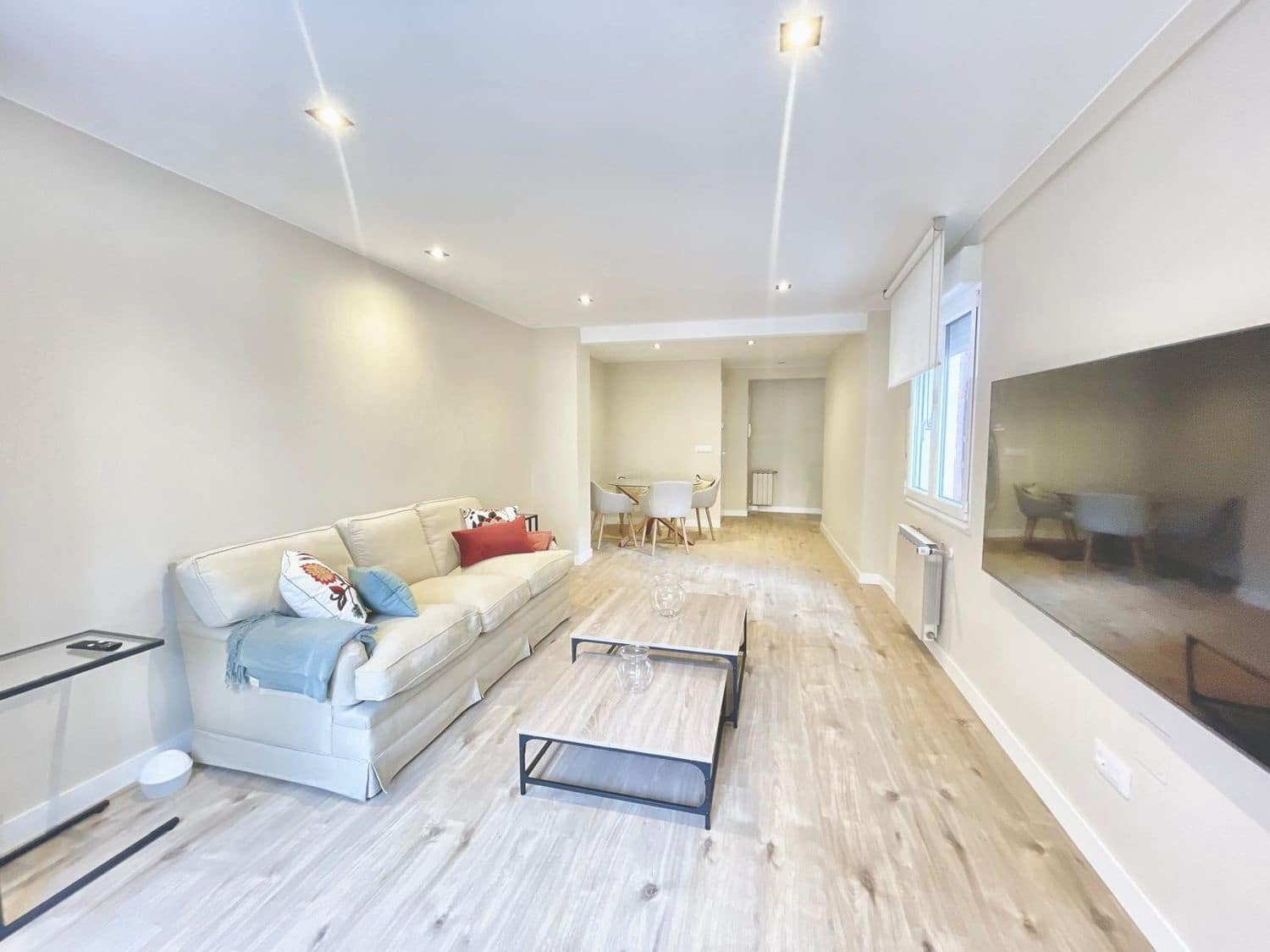 3 bedroom Apartment for rent in Gijon with garage - € 975 (Ref: 9321515)