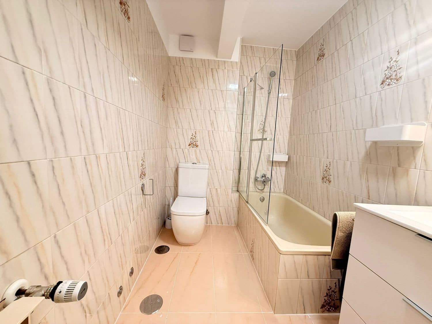 3 bedroom Apartment for rent in Gijon with garage - € 975 (Ref: 9321515)