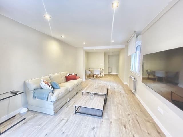 3 bedroom Apartment for rent in Centro Urbano, Gijón with garage - € 975 (Ref: 9321515)