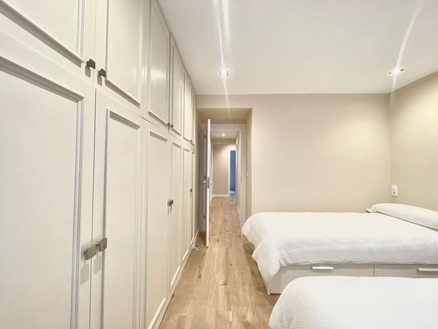 3 bedroom Apartment for rent in Centro Urbano, Gijón with garage - € 975 (Ref: 9321515)