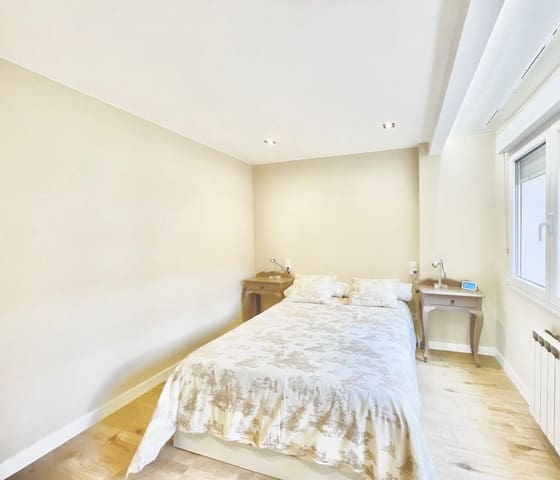 3 bedroom Apartment for rent in Centro Urbano, Gijón with garage - € 975 (Ref: 9321515)