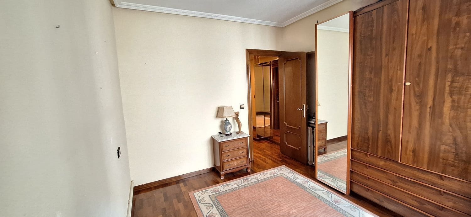 2 slaapkamer Appartement te koop in Gijon met garage - € 255.000 (Ref: 9326003)