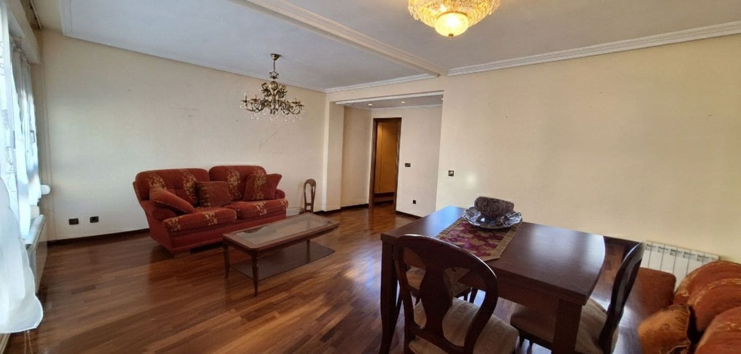 2 slaapkamer Appartement te koop in Gijon met garage - € 255.000 (Ref: 9326003)