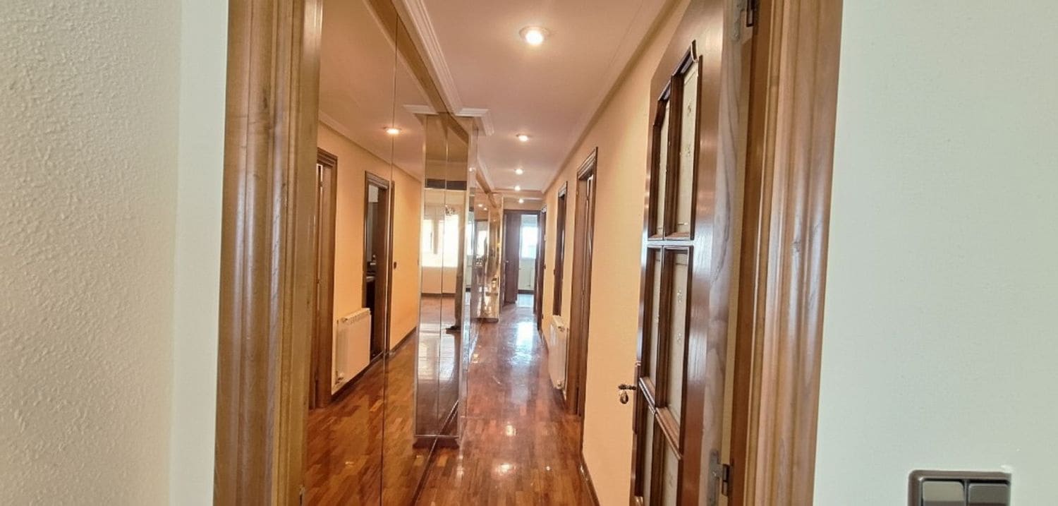 2 slaapkamer Appartement te koop in Gijon met garage - € 255.000 (Ref: 9326003)