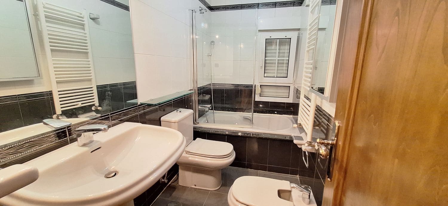 2 slaapkamer Appartement te koop in Gijon met garage - € 255.000 (Ref: 9326003)