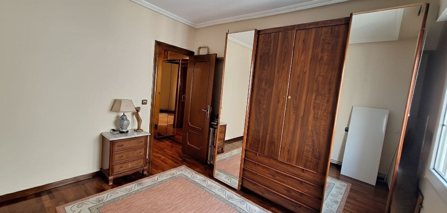 2 slaapkamer Appartement te koop in Gijon met garage - € 255.000 (Ref: 9326003)