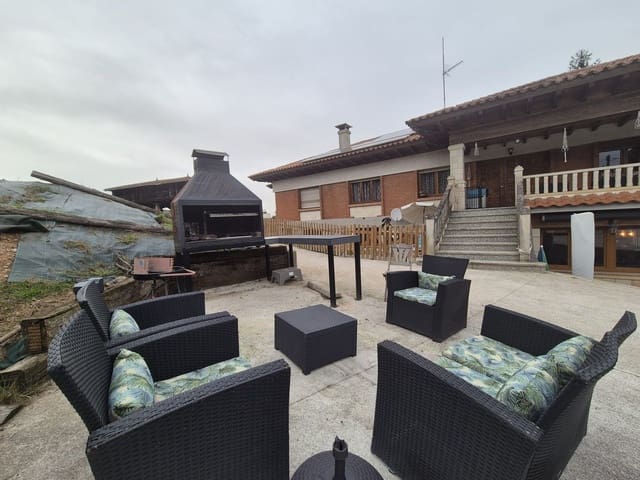 9 soveværelse Villa til salg i Gijón med garage - € 780.000 (Ref: 9335708)