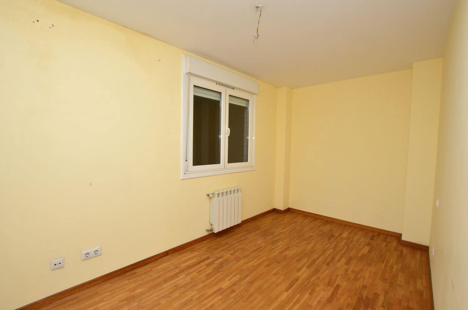 3 soverom Leilighet til salgs i Mieres med garasje - € 119 000 (Ref: 9371274)