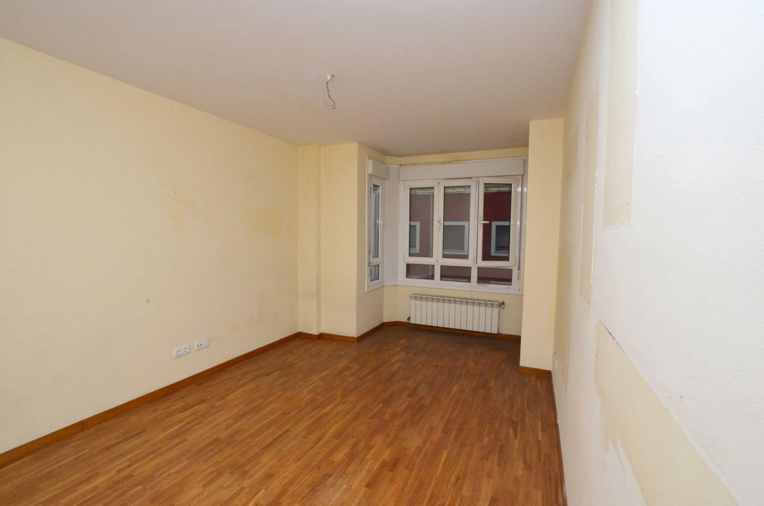 3 soverom Leilighet til salgs i Mieres med garasje - € 119 000 (Ref: 9371274)