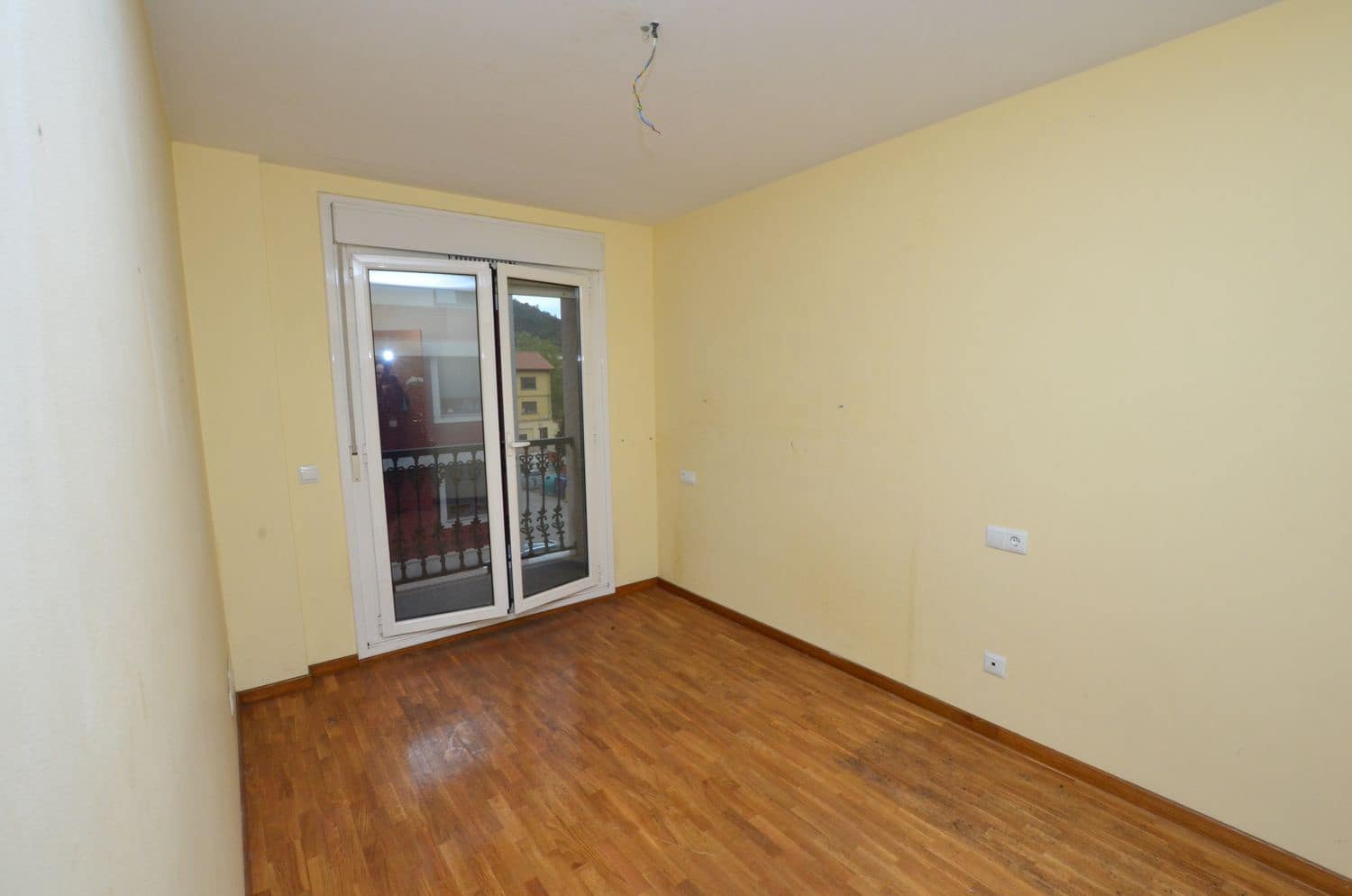 3 soverom Leilighet til salgs i Mieres med garasje - € 119 000 (Ref: 9371274)