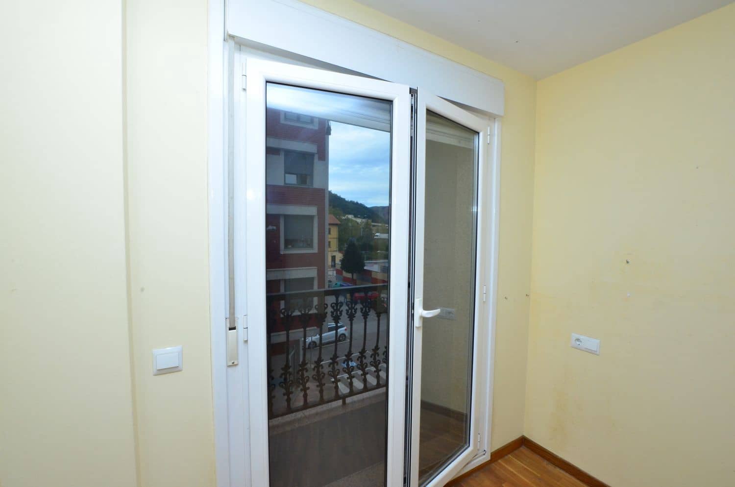 3 soverom Leilighet til salgs i Mieres med garasje - € 119 000 (Ref: 9371274)