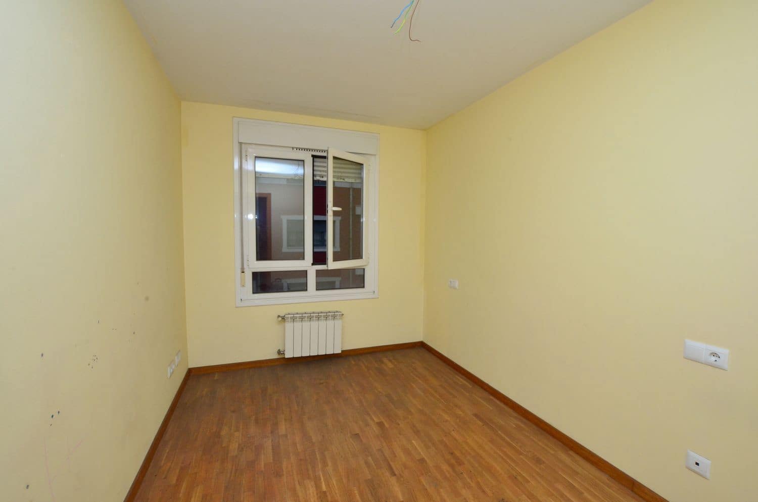 3 soverom Leilighet til salgs i Mieres med garasje - € 119 000 (Ref: 9371274)