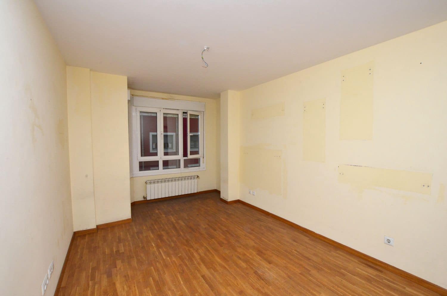 3 soverom Leilighet til salgs i Mieres med garasje - € 119 000 (Ref: 9371274)