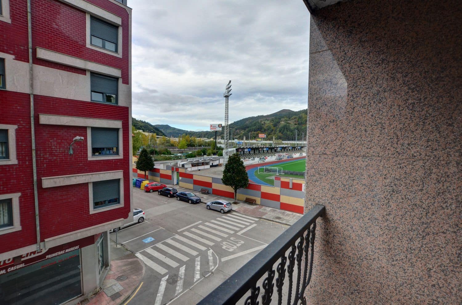 3 soverom Leilighet til salgs i Mieres med garasje - € 119 000 (Ref: 9371274)