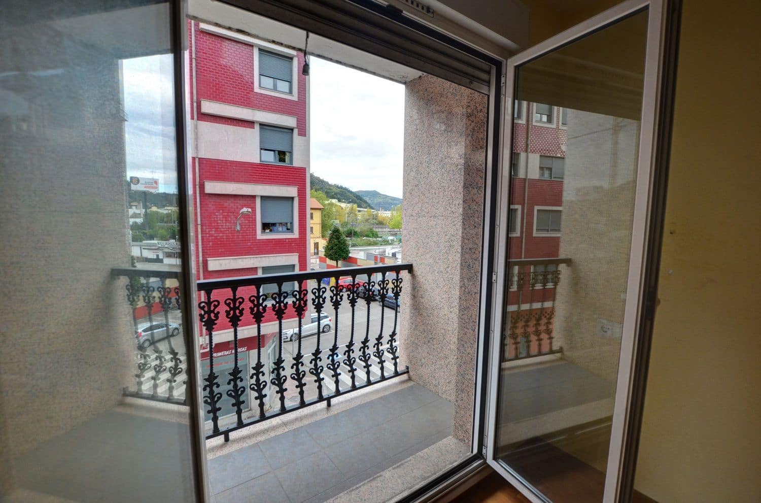 3 soverom Leilighet til salgs i Mieres med garasje - € 119 000 (Ref: 9371274)
