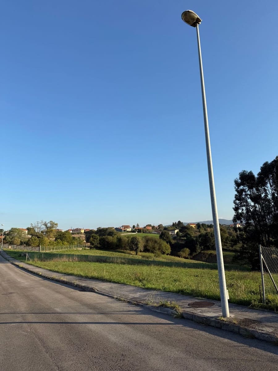 Mark till salu i Aviles - 110 000 € (Ref: 9371281)