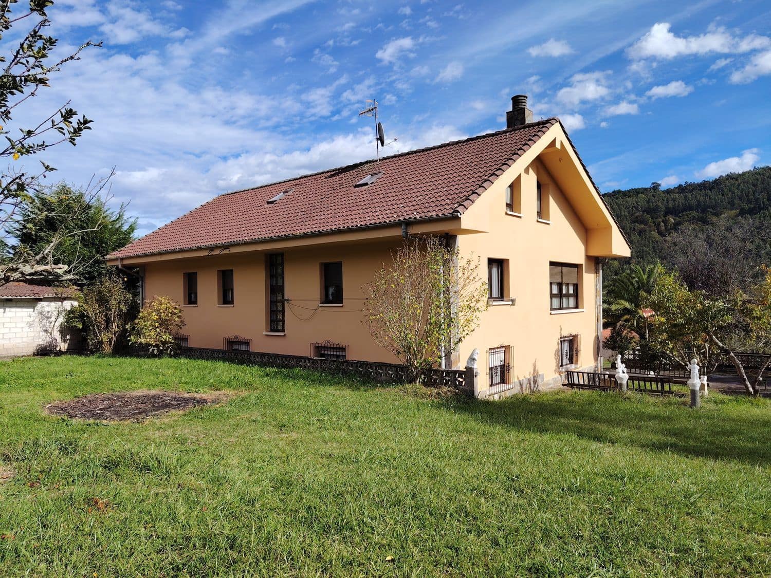8 soverom Villa til salgs i Villaviciosa med garasje - € 475 000 (Ref: 9371283)