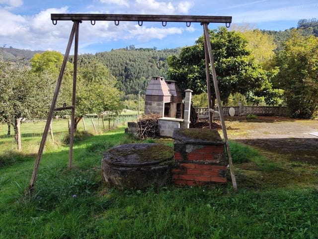 8 sypialnia Willa na sprzedaż w Villaviciosa z garażem - 475 000 € (Ref: 9371283)