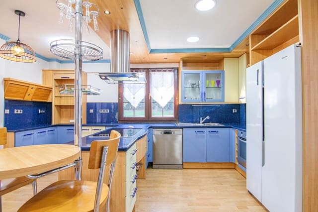 4 soveværelse Villa til salg i Gijón med swimmingpool garage - € 695.000 (Ref: 9385154)