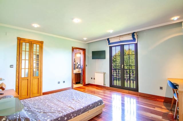 4 soveværelse Villa til salg i Gijón med swimmingpool garage - € 695.000 (Ref: 9385154)