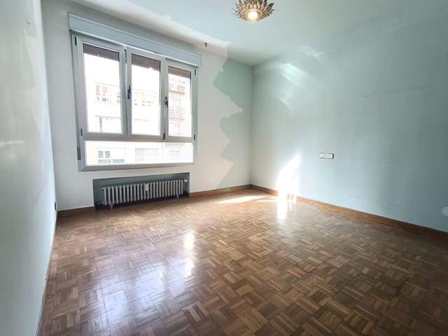 4 soveværelse Lejlighed til salg i Centro Urbano, Oviedo med garage - € 550.000 (Ref: 9390036)