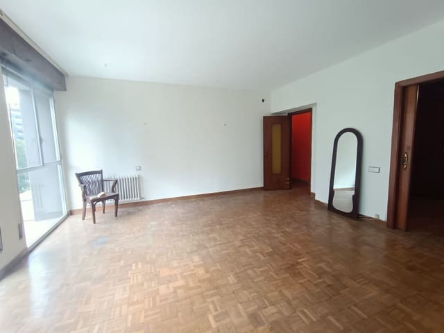 4 soveværelse Lejlighed til salg i Centro Urbano, Oviedo med garage - € 550.000 (Ref: 9390036)