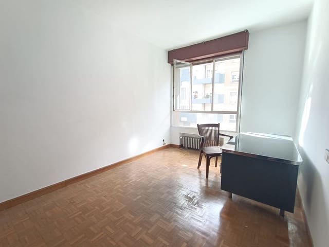 4 soveværelse Lejlighed til salg i Centro Urbano, Oviedo med garage - € 550.000 (Ref: 9390036)