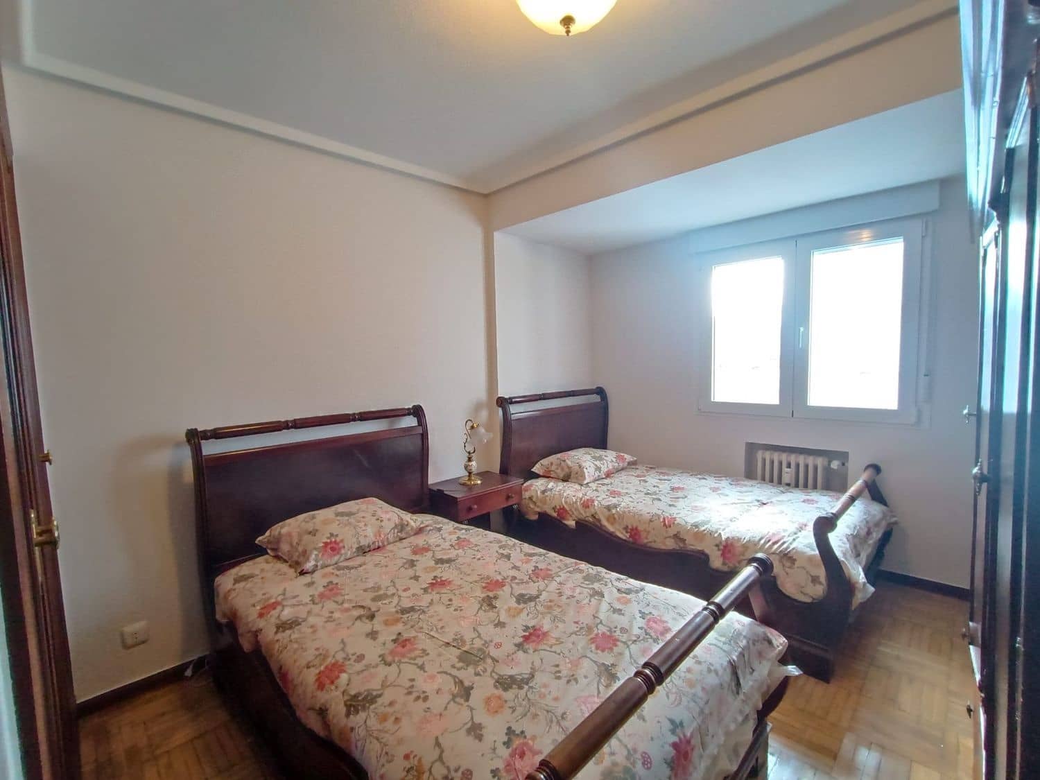 Apartamento de 3 habitaciones en Gijón en alquiler con garaje - 1.200 € (Ref: 9390039)