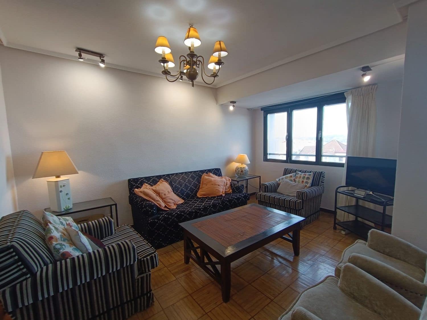 Apartamento de 3 habitaciones en Gijón en alquiler con garaje - 1.200 € (Ref: 9390039)