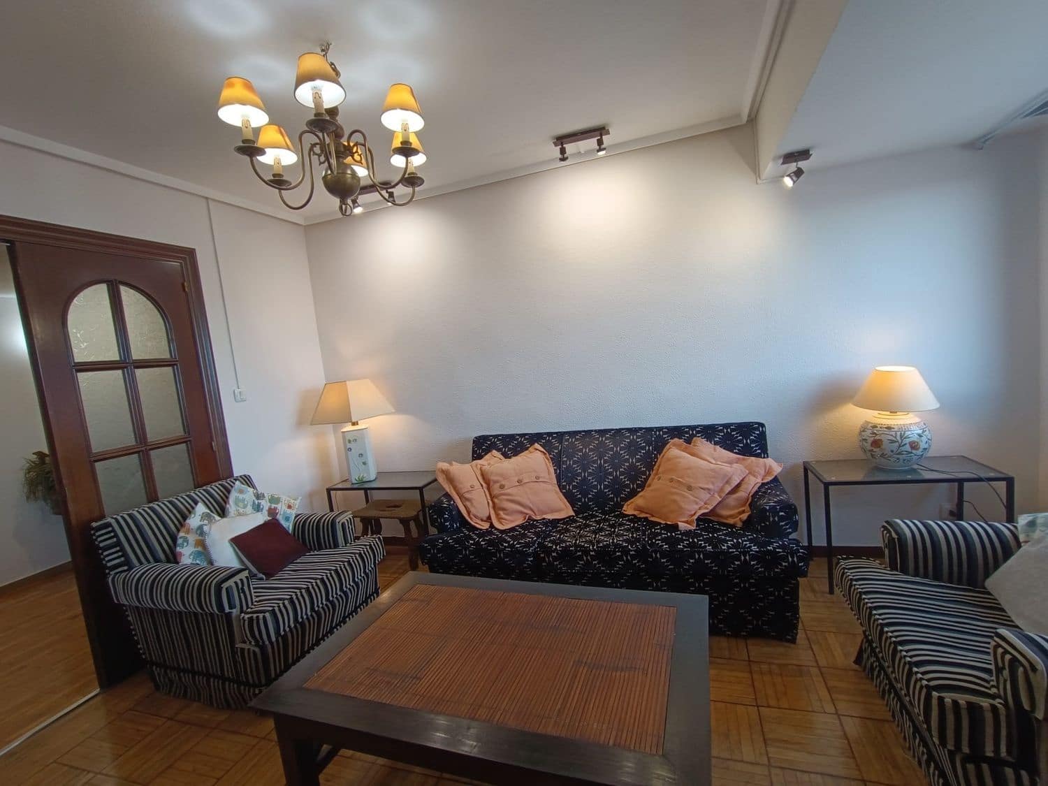 Apartamento de 3 habitaciones en Gijón en alquiler con garaje - 1.200 € (Ref: 9390039)