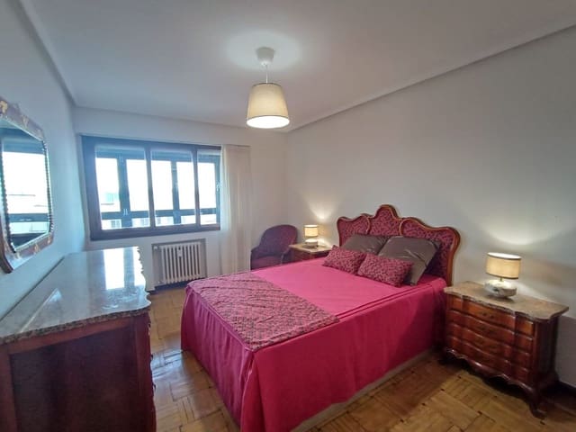 3 bedroom Apartment for rent in Centro Urbano, Gijón with garage - € 1,200 (Ref: 9390039)
