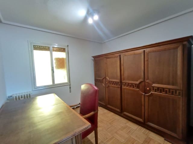 3 bedroom Apartment for rent in Centro Urbano, Gijón with garage - € 1,200 (Ref: 9390039)