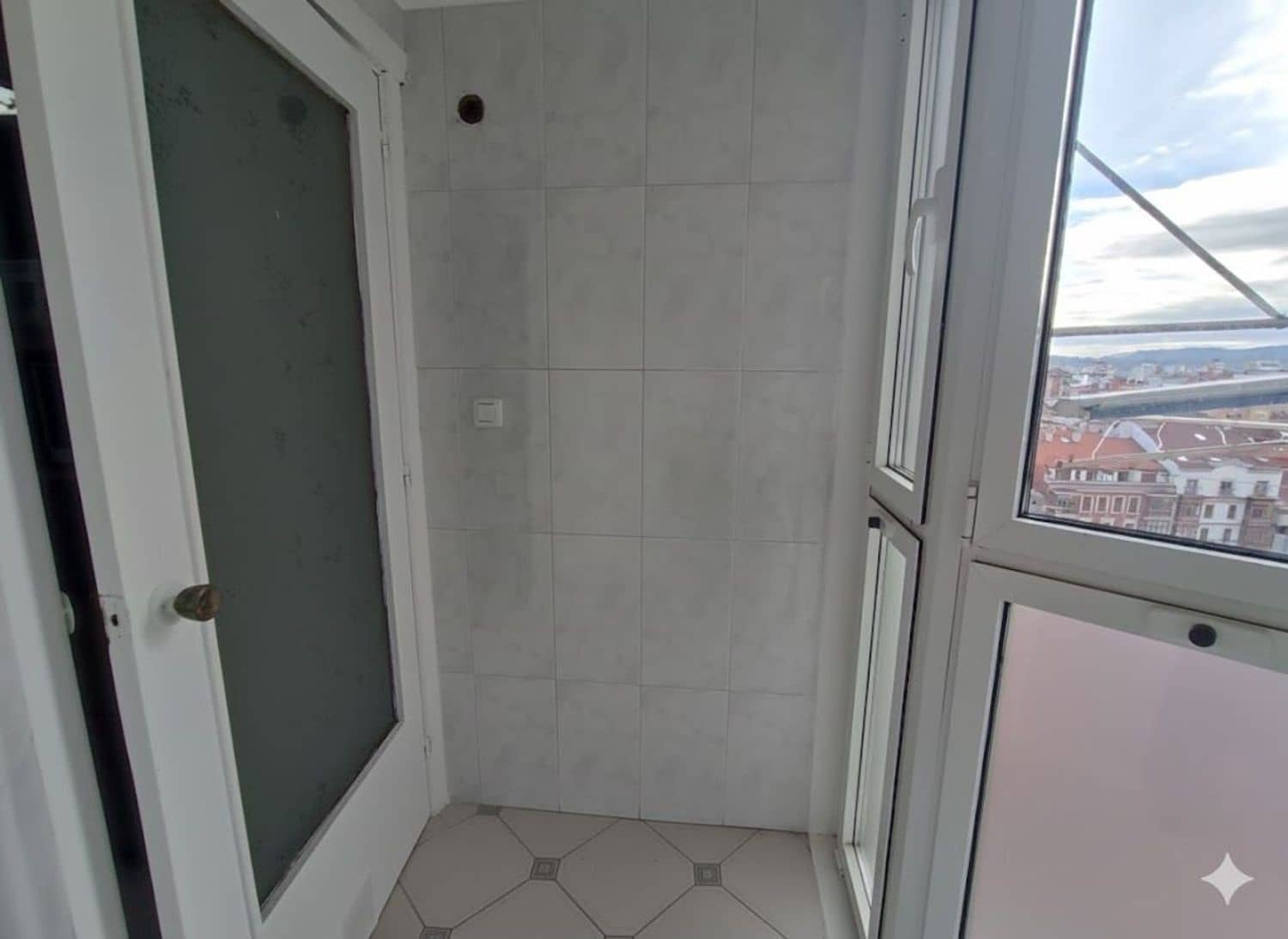 Apartamento de 3 habitaciones en Gijón en alquiler con garaje - 1.200 € (Ref: 9390039)