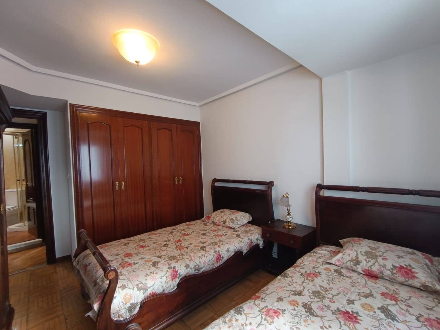 Apartamento de 3 habitaciones en Gijón en alquiler con garaje - 1.200 € (Ref: 9390039)