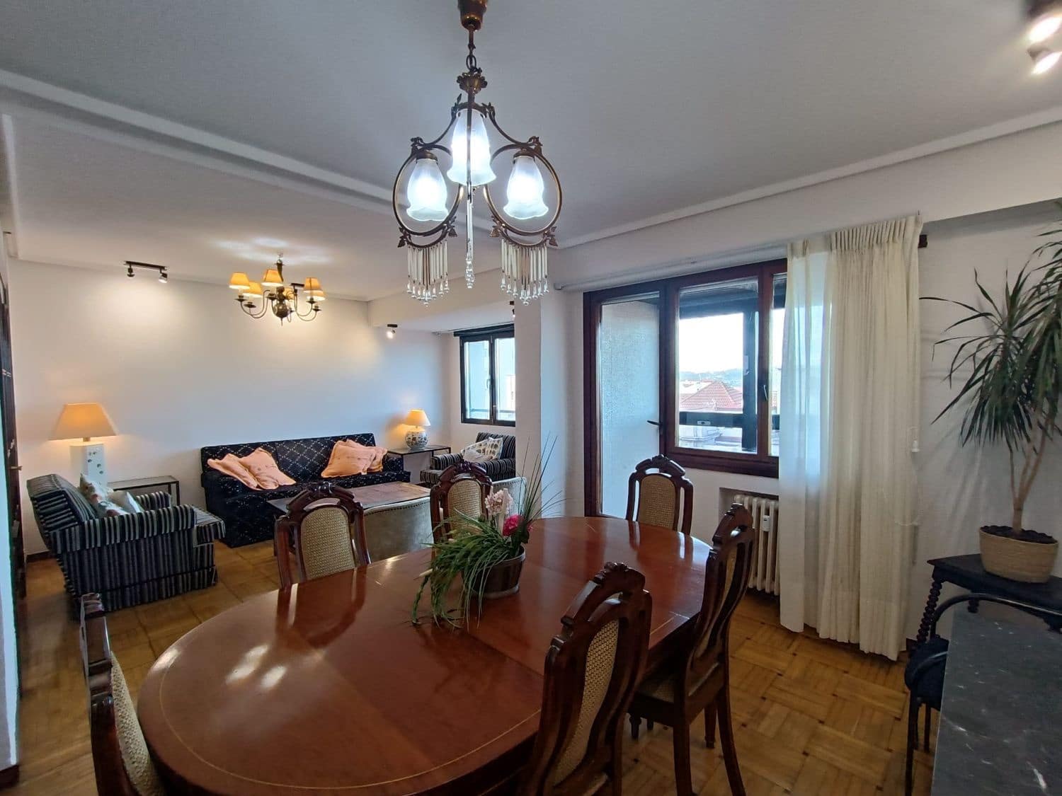 Apartamento de 3 habitaciones en Gijón en alquiler con garaje - 1.200 € (Ref: 9390039)