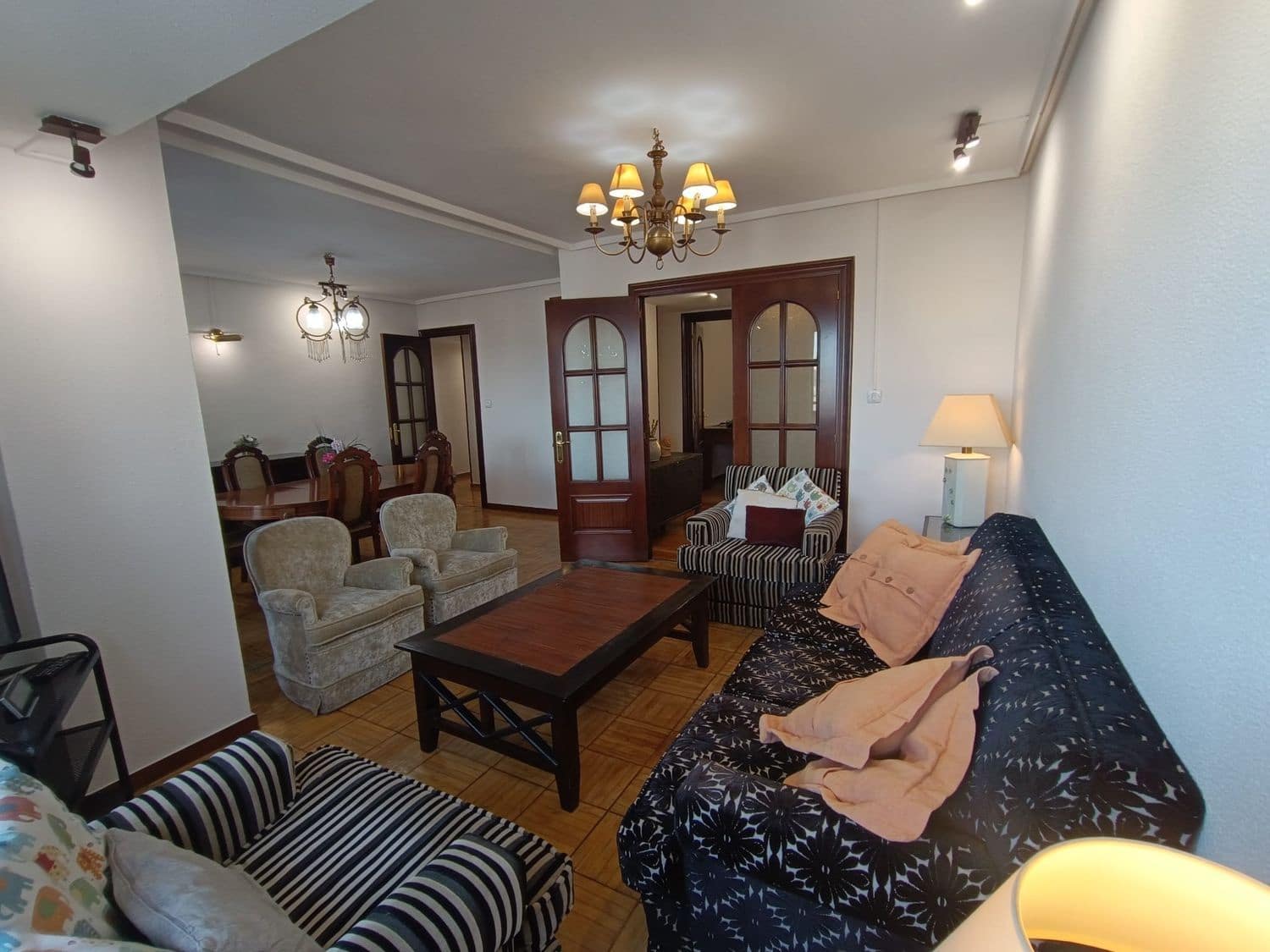Apartamento de 3 habitaciones en Gijón en alquiler con garaje - 1.200 € (Ref: 9390039)