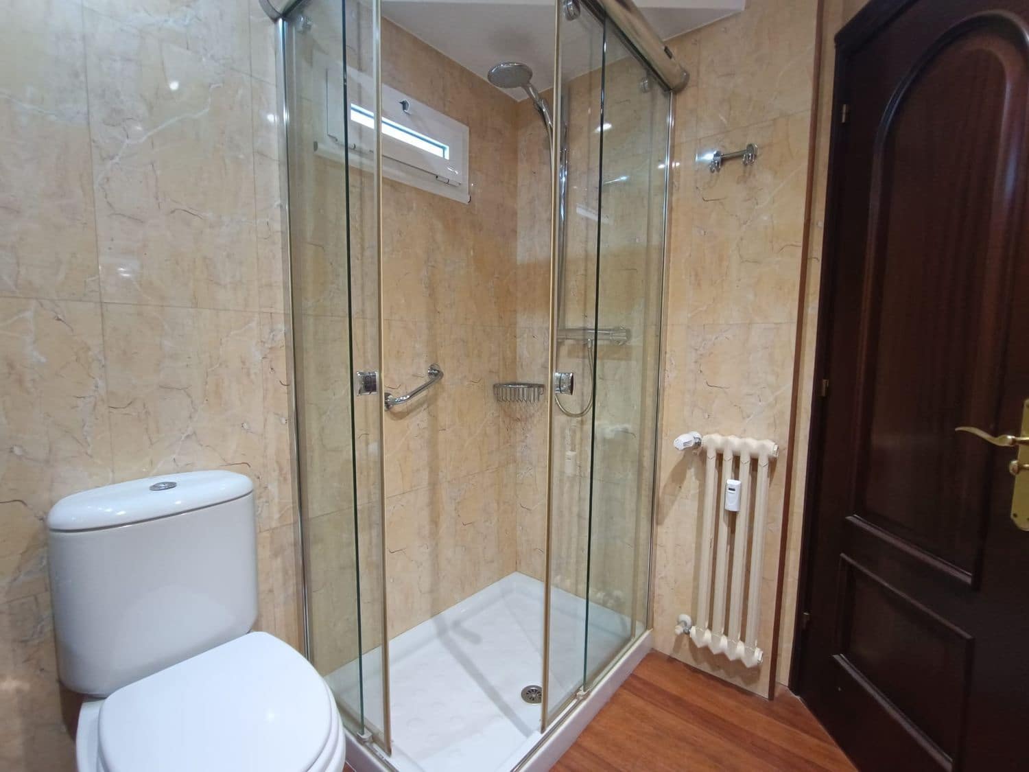 Apartamento de 3 habitaciones en Gijón en alquiler con garaje - 1.200 € (Ref: 9390039)