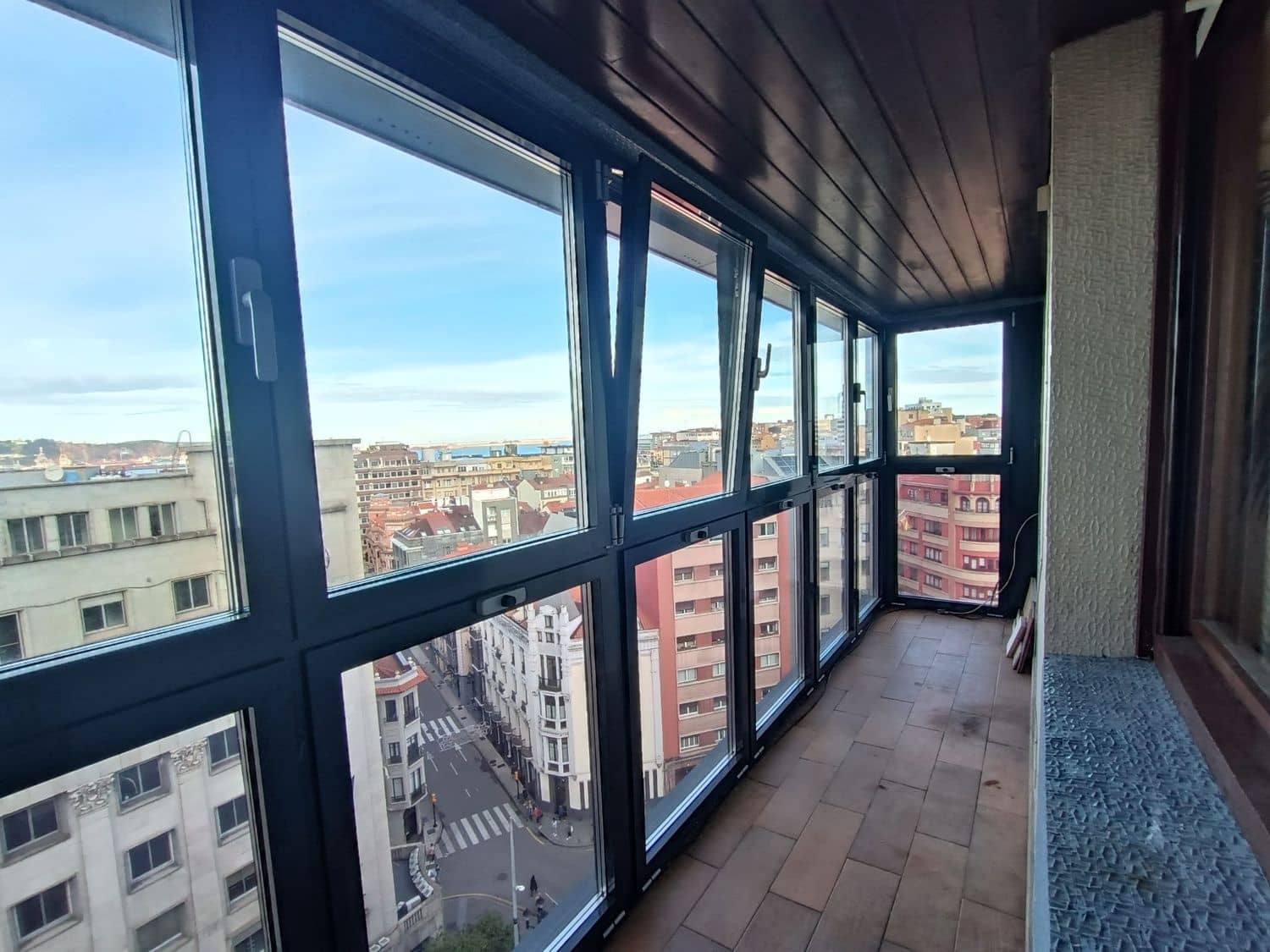 Apartamento de 3 habitaciones en Gijón en alquiler con garaje - 1.200 € (Ref: 9390039)