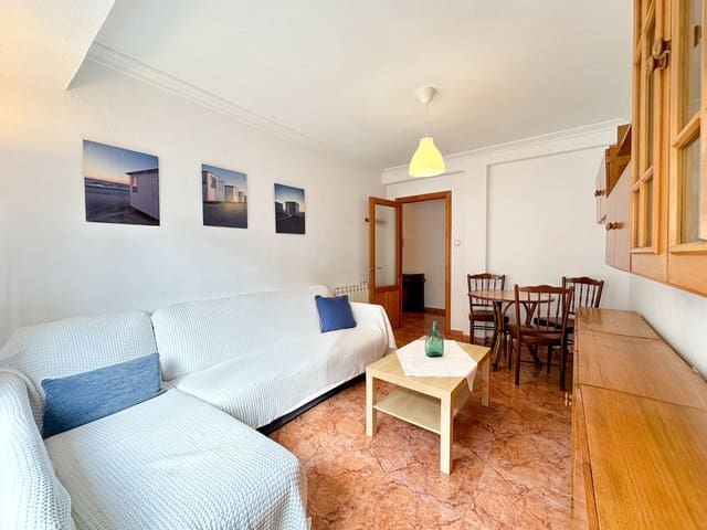 2 bedroom Apartment for rent in Centro Urbano, Gijón with garage - € 750 (Ref: 9395612)