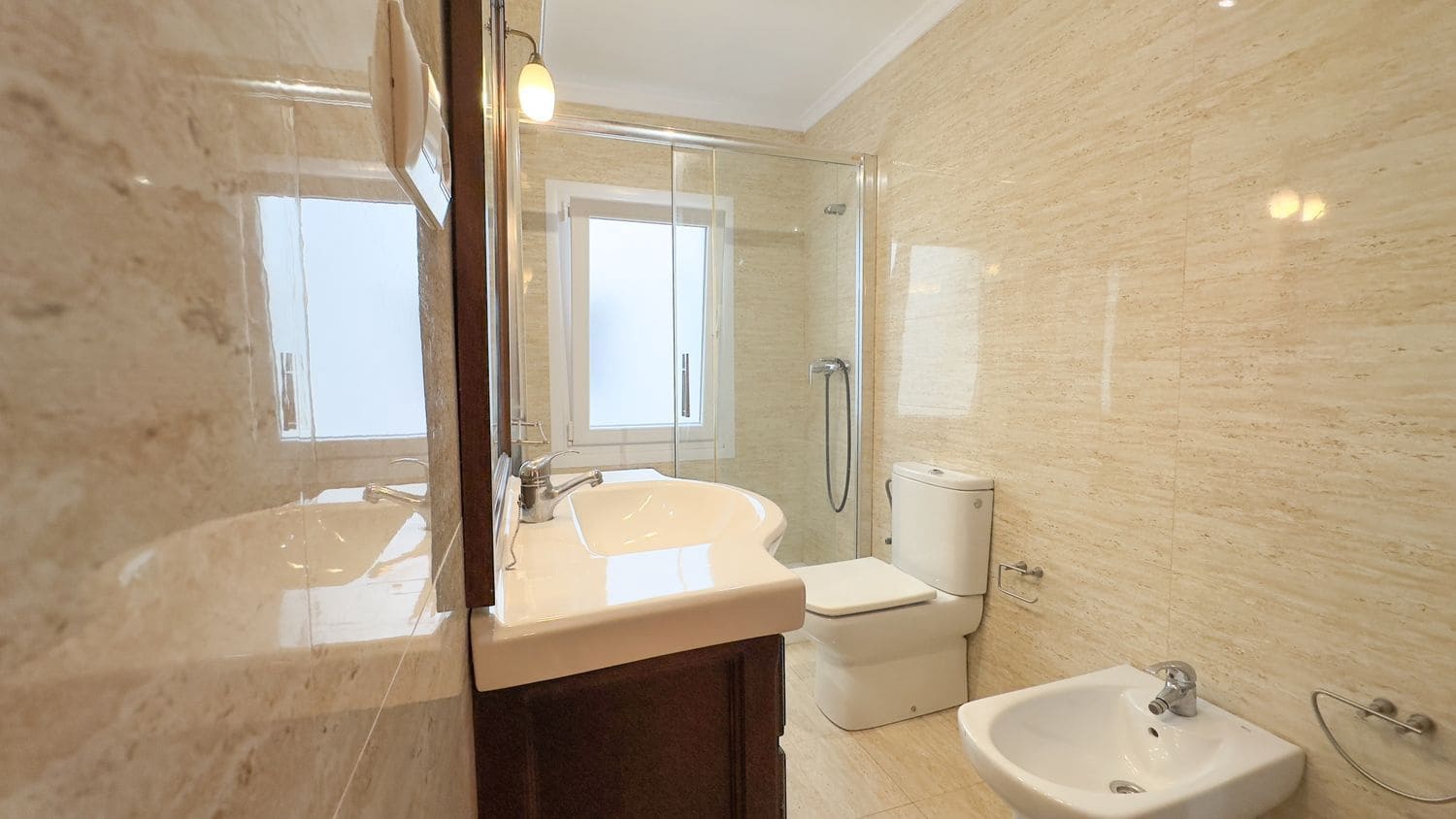 Apartamento de 2 habitaciones en Gijón en alquiler con garaje - 750 € (Ref: 9395612)